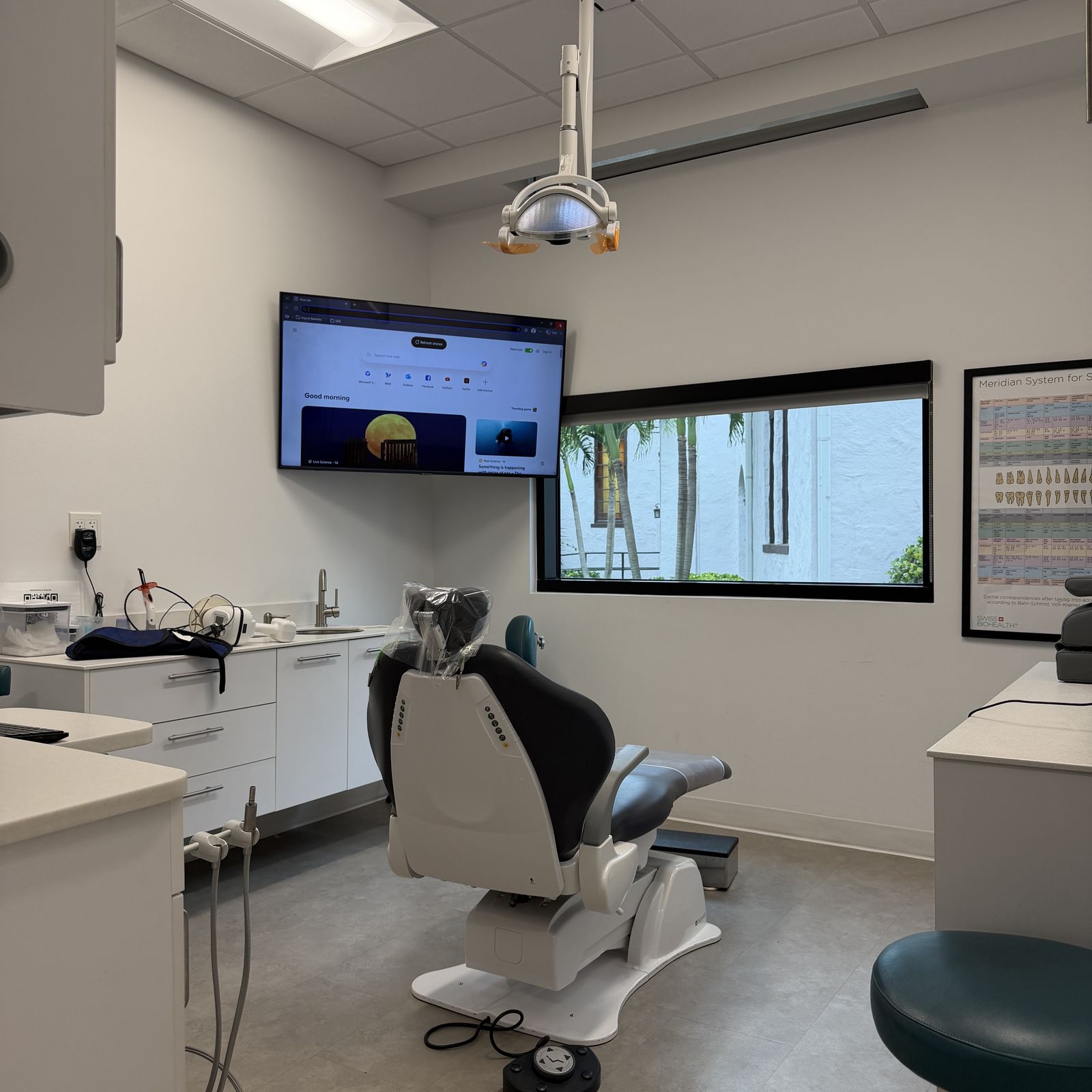 Natural Smiles operatory with dental chair, screen and window light