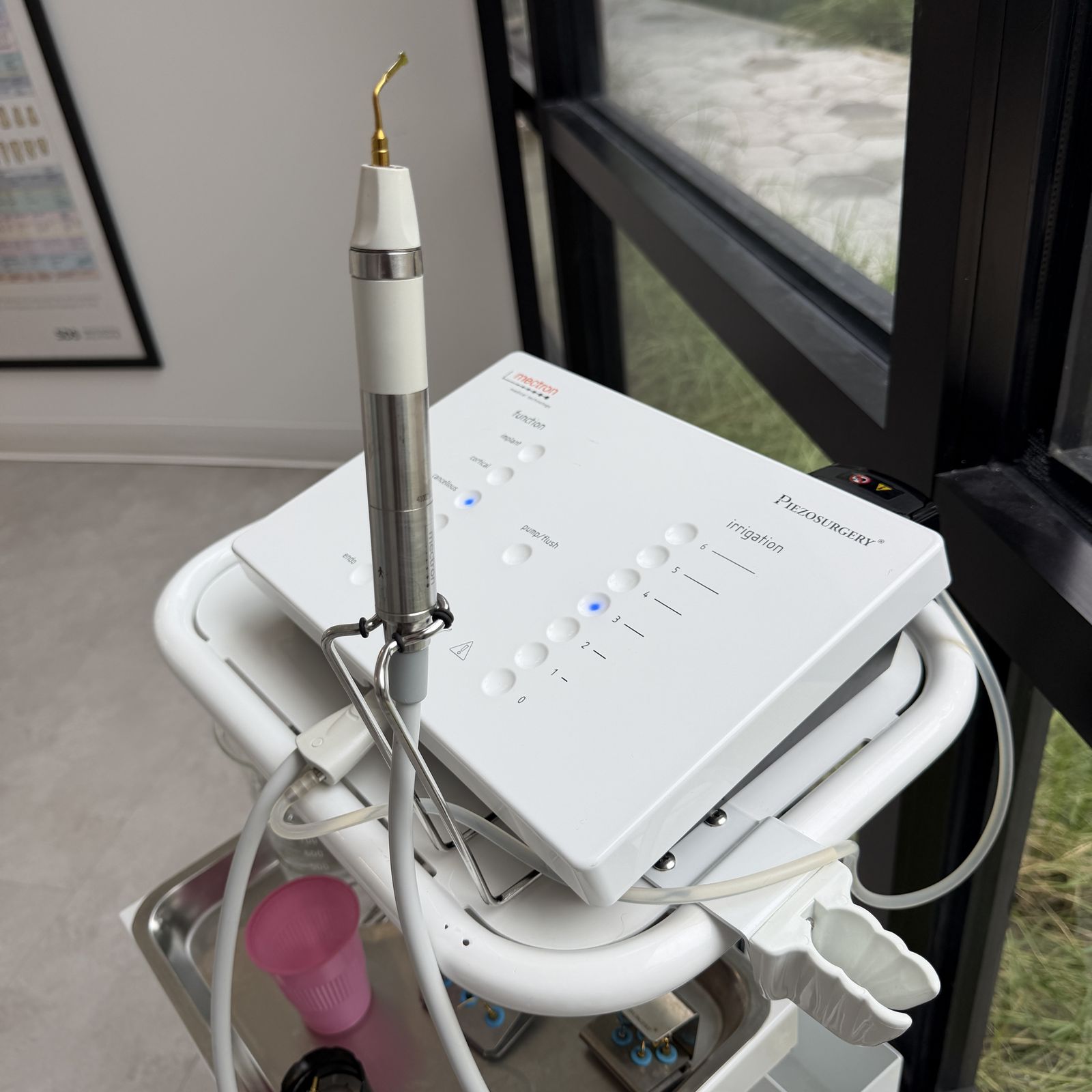 Ultrasonic hygiene unit beside the operatory window